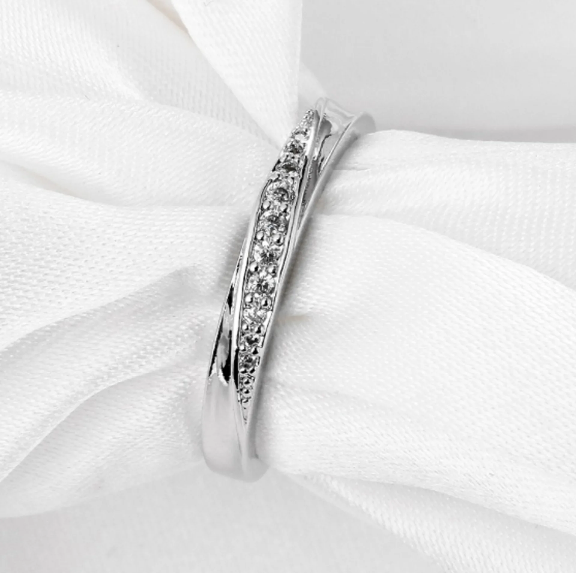 Ihues Newest Fresh Two Tone X Shape Cross Ring for Women Wedding Trendy Jewelry Large Modern Rings Anillos
Ihues Newest Fresh Two Tone X Shape Cross Ring for Women Wedding Trendy Jewelry Large Modern Rings Anillos