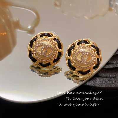 925 Earrings Double C For Women's French Retro Fragrance High Sense Joker Medieval Pearl Love Earrings Super Beautiful Silver
925 Earrings Double C For Women's French Retro Fragrance High Sense Joker Medieval Pearl Love Earrings Super Beautiful Silver