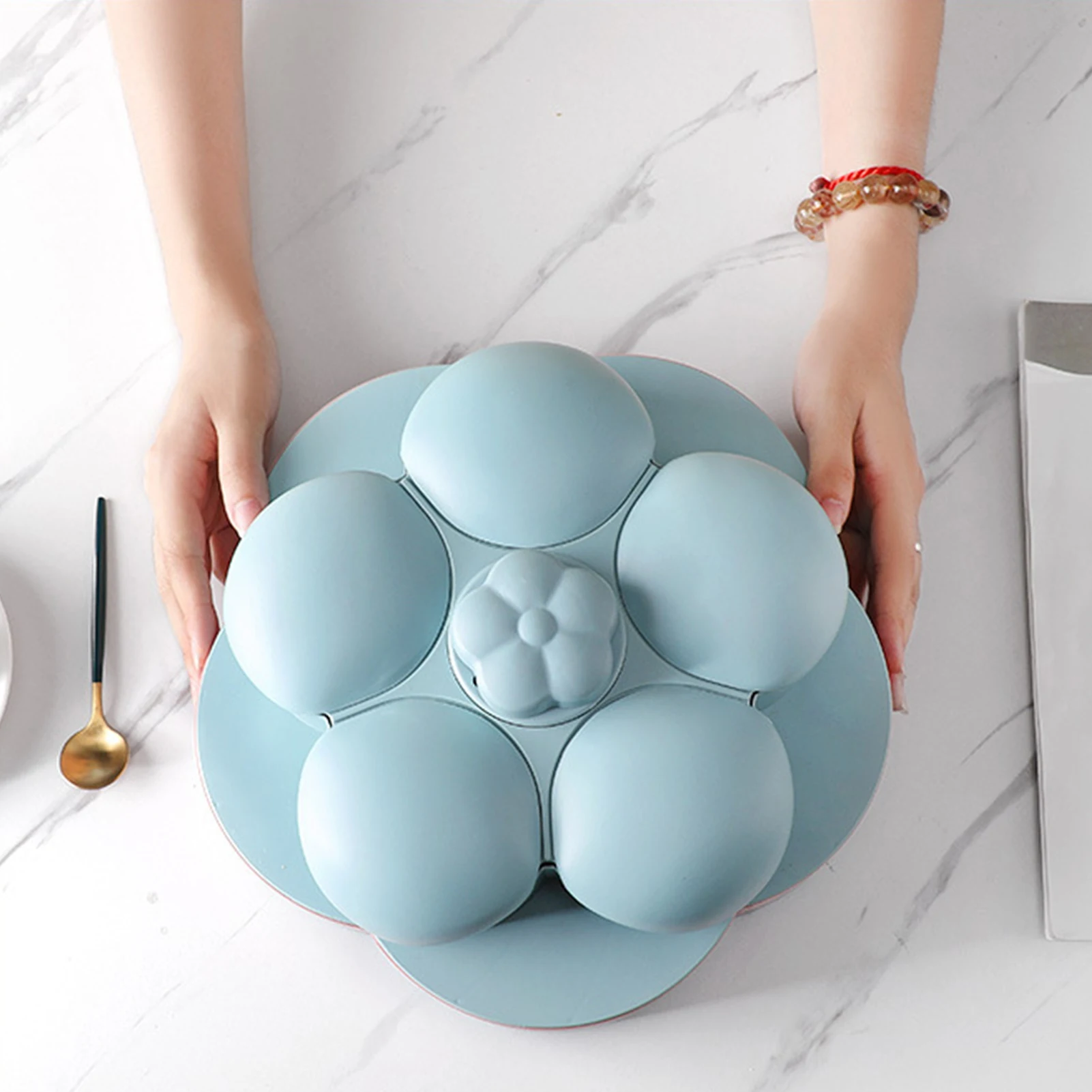 Creative Double Rotating Fruit Tray Household Candy Box Divided Into Dried Melon Seed Tray Living Room European Style Snack Box
Creative Double Rotating Fruit Tray Household Candy Box Divided Into Dried Melon Seed Tray Living Room European Style Snack Box