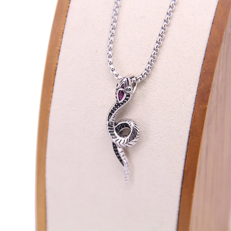 

Hemiston Snake Necklace Decorated With Sparkling Stones Pattern Retro Fashion Titanium Steel Pendant Men Necklace Punk Jewelry