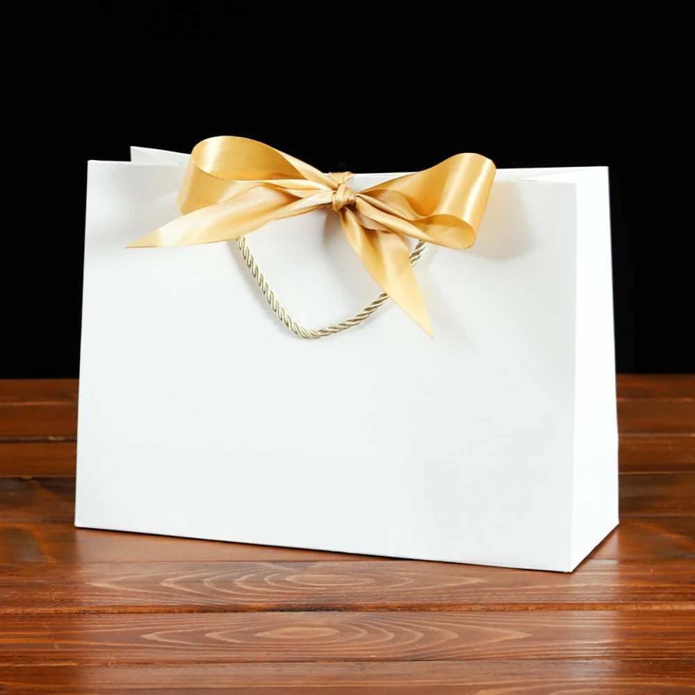 19x15x7cm Bow Portable Paper Bag Square Bottom Packaging Gift Bag Clothing Shopping Bag For Women Trumpet Festival Gift Hand Bag
19x15x7cm Bow Portable Paper Bag Square Bottom Packaging Gift Bag Clothing Shopping Bag For Women Trumpet Festival Gift Hand Bag