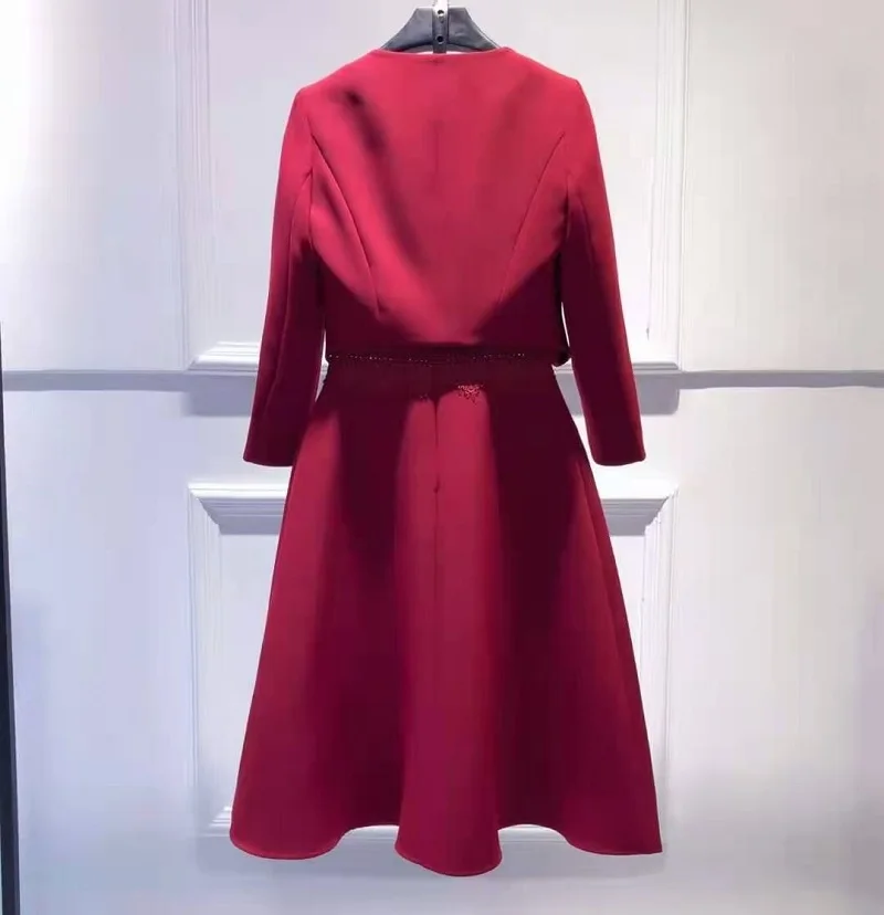 Quality Designer Top Clothing Sets 2021 Spring 2 Piece Set Women Beading Cardigan Coats+Embroidery Vest Dress Sets Work Suits
Quality Designer Top Clothing Sets 2021 Spring 2 Piece Set Women Beading Cardigan Coats+Embroidery Vest Dress Sets Work Suits