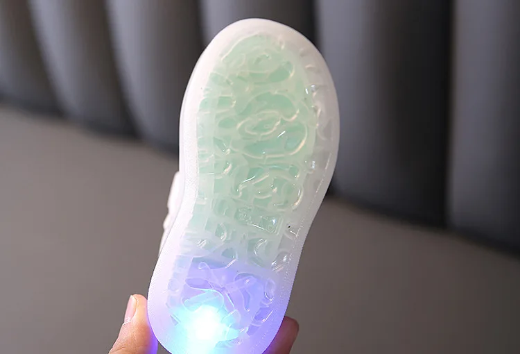Autumn Girls Casual Shoes LED Bottom Baby Girls Sports Shoes Children's Shoes Running Shoes
Autumn Girls Casual Shoes LED Bottom Baby Girls Sports Shoes Children's Shoes Running Shoes