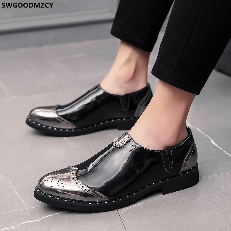 Brogue Wedding Shoes Bride Loafers Men Dress Shoes Italian Black Patent Leather Shoes for Man 2022 Sapatos Masculinos Estilosos
Brogue Wedding Shoes Bride Loafers Men Dress Shoes Italian Black Patent Leather Shoes for Man 2022 Sapatos Masculinos Estilosos