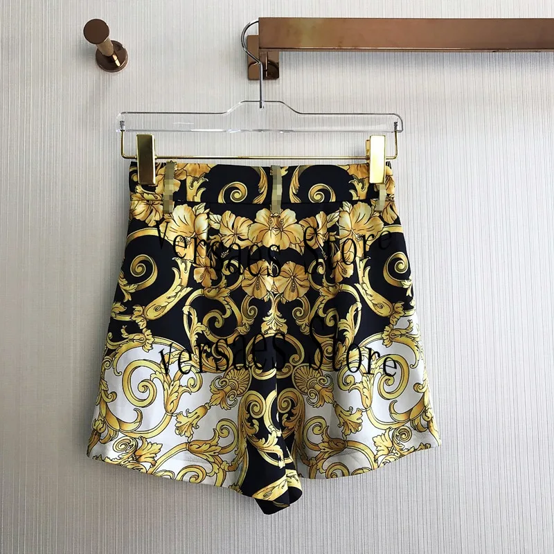 luxury brand palace style retro printing fashion women's top suspender vest bra + High Waist Shorts wide leg pants 2-piece set
luxury brand palace style retro printing fashion women's top suspender vest bra + High Waist Shorts wide leg pants 2-piece set