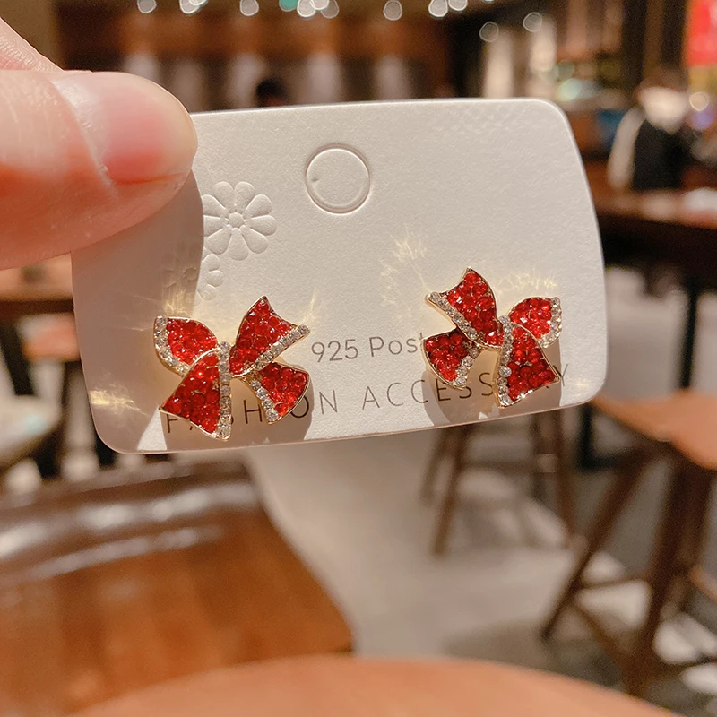 Red Rhinestone Bow Earrings Elegant Girly Daily Wear Earrings 2022 Fashion Grace Trend Ladies Jewelry
Red Rhinestone Bow Earrings Elegant Girly Daily Wear Earrings 2022 Fashion Grace Trend Ladies Jewelry