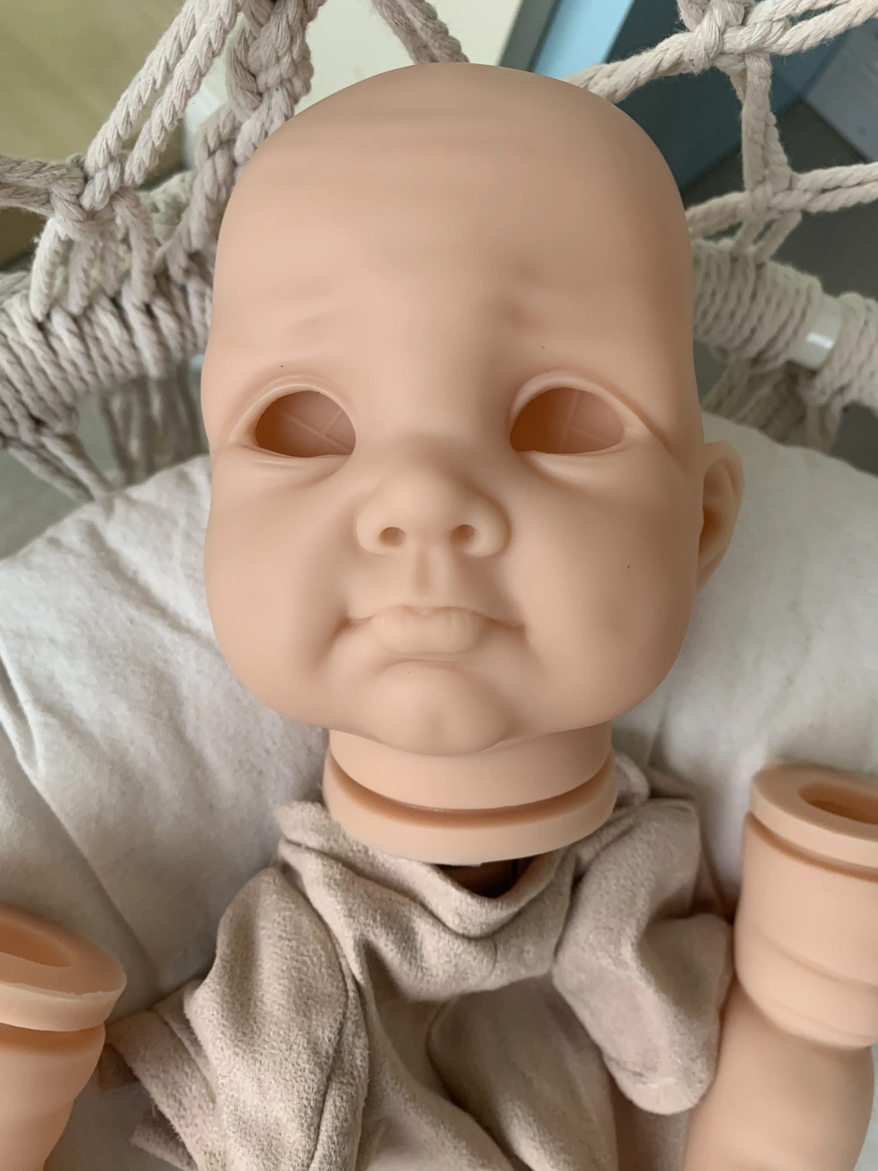 Reborn Doll mold 22Inches Lifelike Newborn Baby Vinyl Unpainted Unfinished Doll bebe reborn kits part DIY toys
Reborn Doll mold 22Inches Lifelike Newborn Baby Vinyl Unpainted Unfinished Doll bebe reborn kits part DIY toys
