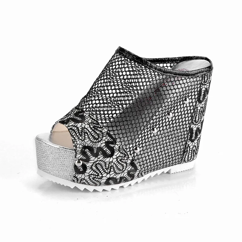 2021Summer Women Shoes Retro Ethnic High Heels Platform Embroidery slippers Wedge Beach Flip Flops Women Flowers Slides
2021Summer Women Shoes Retro Ethnic High Heels Platform Embroidery slippers Wedge Beach Flip Flops Women Flowers Slides
