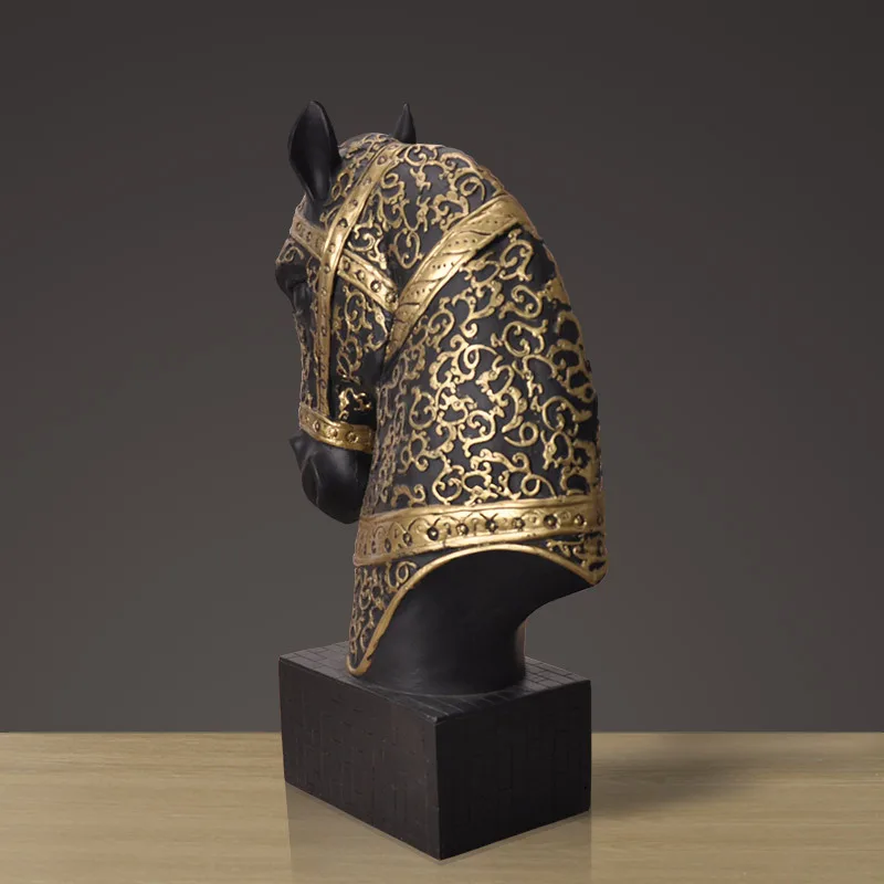 Nordic Vintage Home Decor War Horse Golden Texture Helmet Resin Figure Statue Black Horse Head Adornment Desk Decoration
Nordic Vintage Home Decor War Horse Golden Texture Helmet Resin Figure Statue Black Horse Head Adornment Desk Decoration