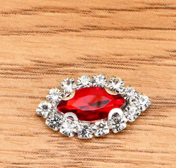 17*32mm 40pcs/pack Horse eye sew on rhinestones high-quality Crystal glass with silver D shape claw DIY fashion accessories
17*32mm 40pcs/pack Horse eye sew on rhinestones high-quality Crystal glass with silver D shape claw DIY fashion accessories