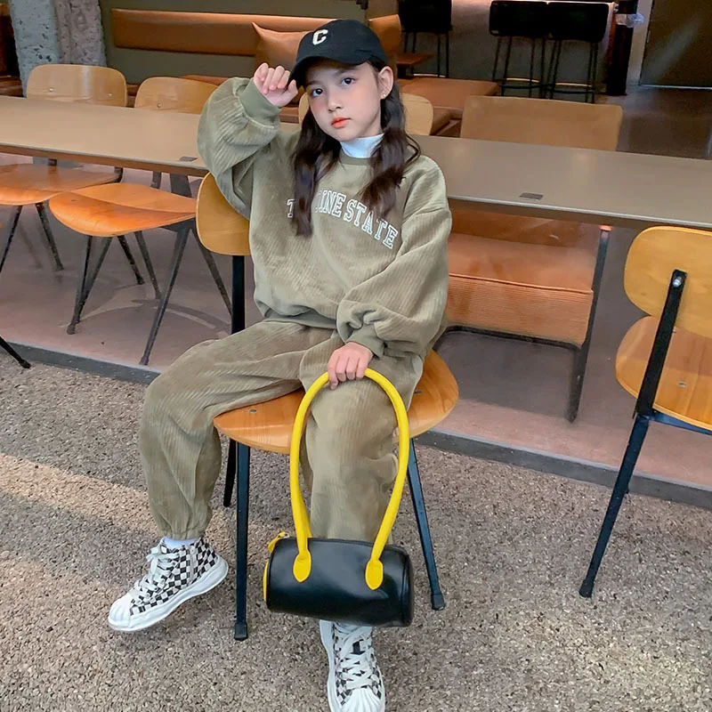 Girls' suit autumn and winter 2021 new plus velvet children's winter clothing casual fashion sports two-piece suit
Girls' suit autumn and winter 2021 new plus velvet children's winter clothing casual fashion sports two-piece suit