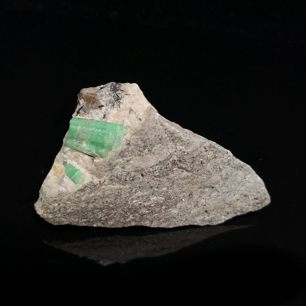 117g C7-3 Natural Quartz Emerald Mineral Crystal Specimen from Malipo Wenshan Yunnan Province China
117g C7-3 Natural Quartz Emerald Mineral Crystal Specimen from Malipo Wenshan Yunnan Province China