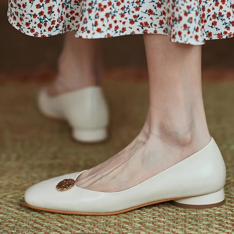 Tuyoki Size 33-40 New Fashion Women Real Leather Flats Square Toe Slip On Solid Color Metal Decoration Ladies Footwear 
Tuyoki Size 33-40 New Fashion Women Real Leather Flats Square Toe Slip On Solid Color Metal Decoration Ladies Footwear