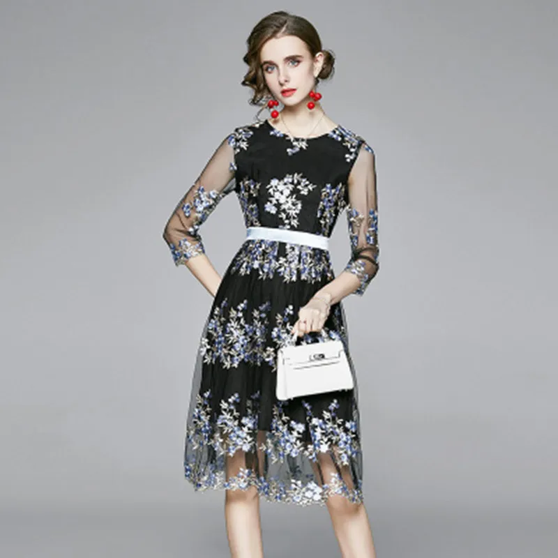 Женское Сетчатое платье с вышивкой, элегантное дизайнерское праздничное платье до колена с цветочной вышивкой, лето 
Женское Сетчатое платье с вышивкой, элегантное дизайнерское праздничное платье до колена с цветочной вышивкой, лето