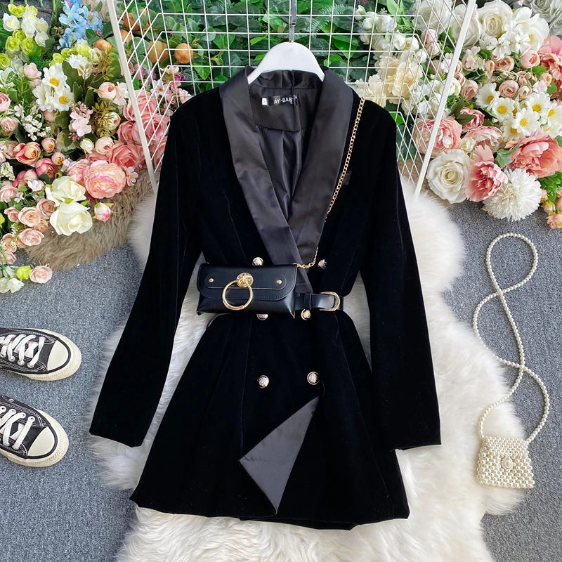 Женская куртка в винтажном стиле с отложным воротником, двубортное пальто для женщин 2021 зима
Женская куртка в винтажном стиле с отложным воротником, двубортное пальто для женщин 2021 зима