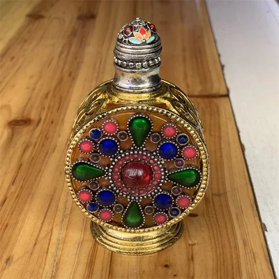 Tibetan Silver gilded retro antique decorative ornaments for snuff bottle with double-sided inlaid gemstones
Tibetan Silver gilded retro antique decorative ornaments for snuff bottle with double-sided inlaid gemstones