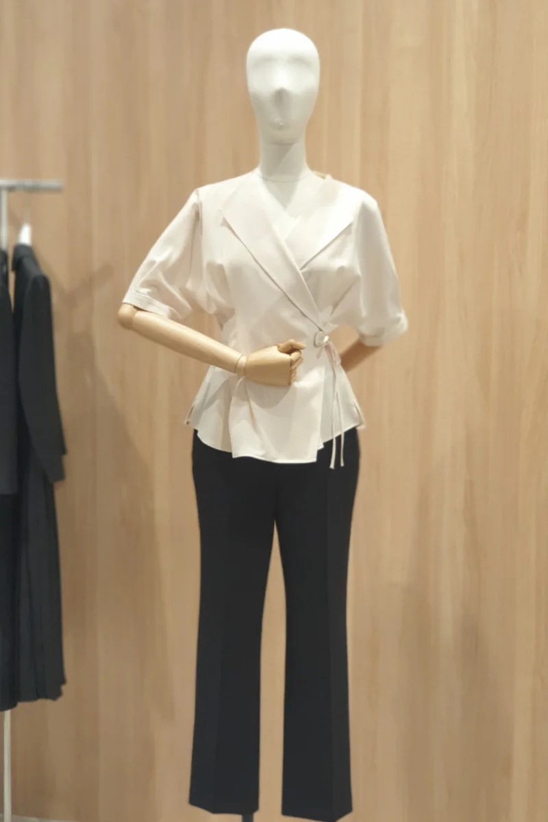 2021 Summer New Chiffon Shirt Women's Short Sleeve Waist Blousers Top Female V Neck Lace Up Straight Blouses and Shirts 
2021 Summer New Chiffon Shirt Women's Short Sleeve Waist Blousers Top Female V Neck Lace Up Straight Blouses and Shirts