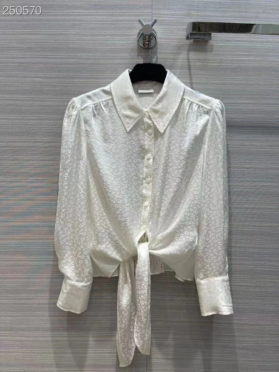 100% Silk Blouse Summer Spring New Fashion Design Women Runway High Quality Jacquard Vintage White Tops
100% Silk Blouse Summer Spring New Fashion Design Women Runway High Quality Jacquard Vintage White Tops