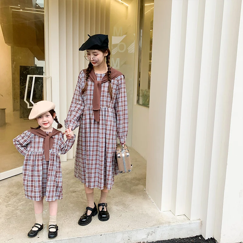 Family matching clothes fashion plaid retro style dresses for mom and girls cotton casual loose longs leeve princess dress
Family matching clothes fashion plaid retro style dresses for mom and girls cotton casual loose longs leeve princess dress