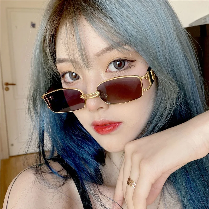 Retro Sonnnbrille Frauen Luxus Marke Steampunk Metall Sonnenbriller Dame Vintage Oculos De Sol Feminino
Retro Sonnnbrille Frauen Luxus Marke Steampunk Metall Sonnenbriller Dame Vintage Oculos De Sol Feminino