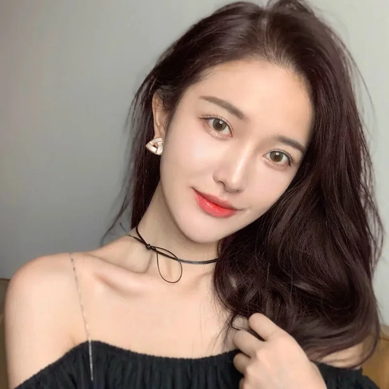 New simple fashion retro French oil drop earrings elegant women S925 silver needle earrings
New simple fashion retro French oil drop earrings elegant women S925 silver needle earrings