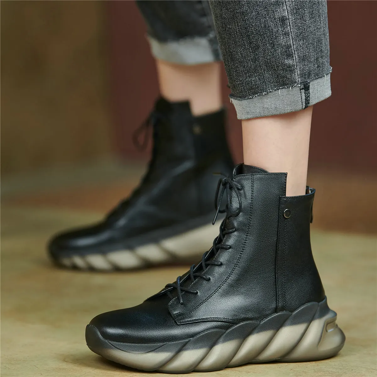 Casual Shoes Women Lace Up Genuine Leather Flat With Motorcycle Boots Female High Top Round Toe Platform Pumps Fashion Sneakers
Casual Shoes Women Lace Up Genuine Leather Flat With Motorcycle Boots Female High Top Round Toe Platform Pumps Fashion Sneakers