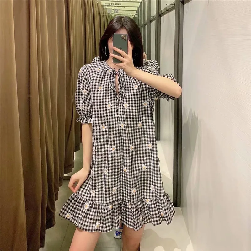 2021 Embroidered Za Dress Women Short Puff Sleeve Bow Plaid Mini Summer Dress Female Fashion Embroidery Vintage Party Dresses
2021 Embroidered Za Dress Women Short Puff Sleeve Bow Plaid Mini Summer Dress Female Fashion Embroidery Vintage Party Dresses
