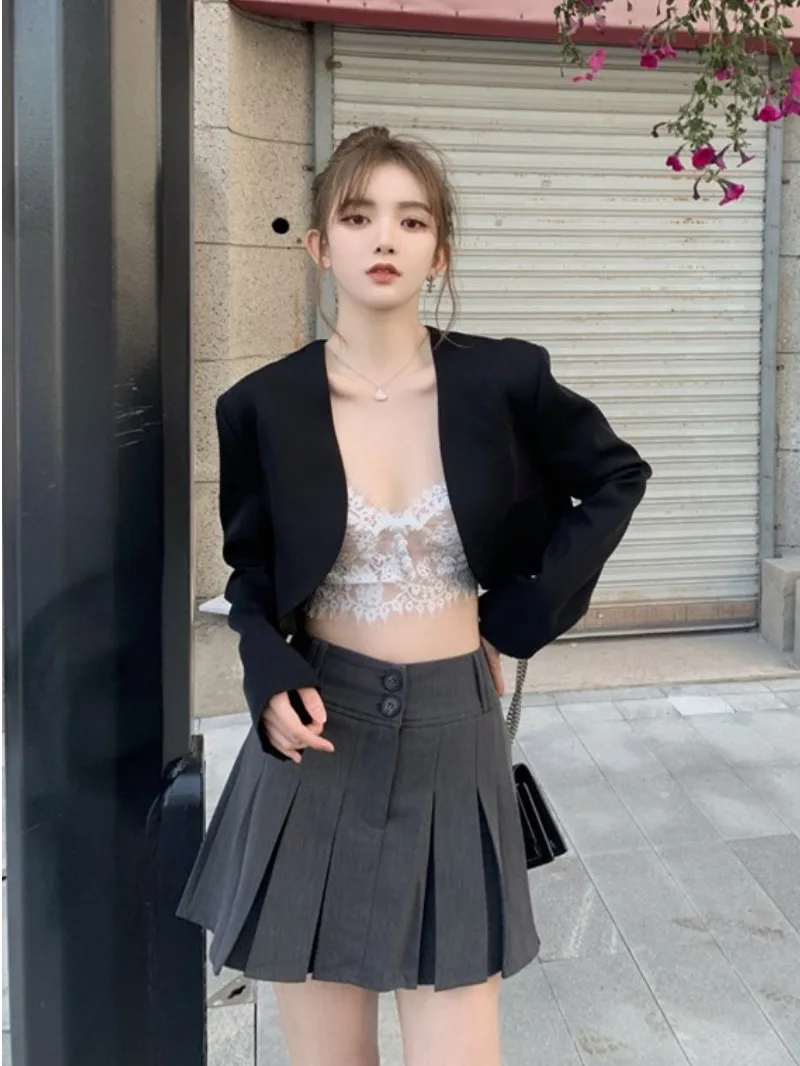 Blazer Women's Black Backless Three-piece Suit 2021 Summer New Fashion Button Skirt Suit Jacket White Lace Short Suspender Top
Blazer Women's Black Backless Three-piece Suit 2021 Summer New Fashion Button Skirt Suit Jacket White Lace Short Suspender Top
