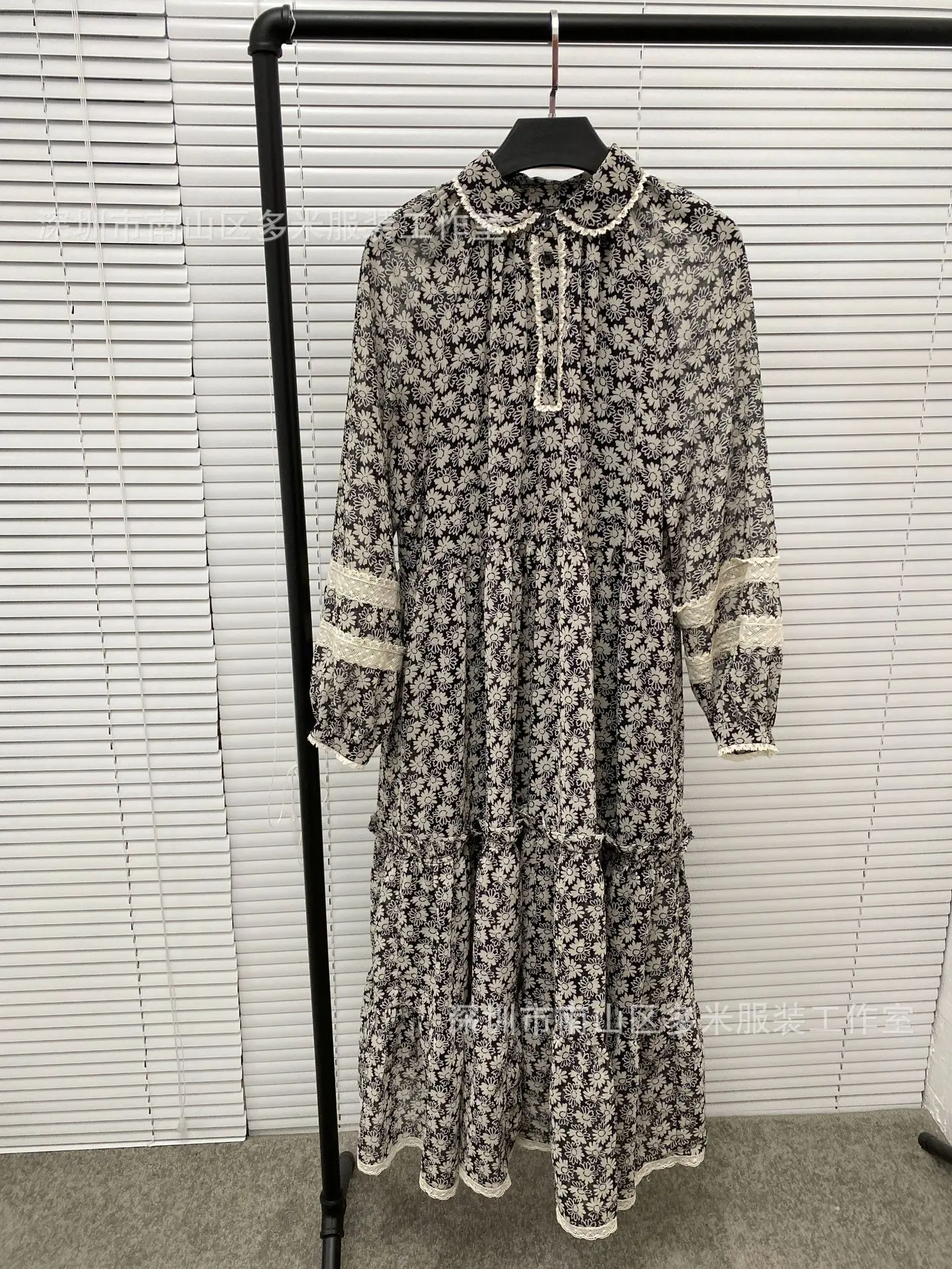 2021 spring and summer new CE floral dress French elegant silk blended dress
2021 spring and summer new CE floral dress French elegant silk blended dress