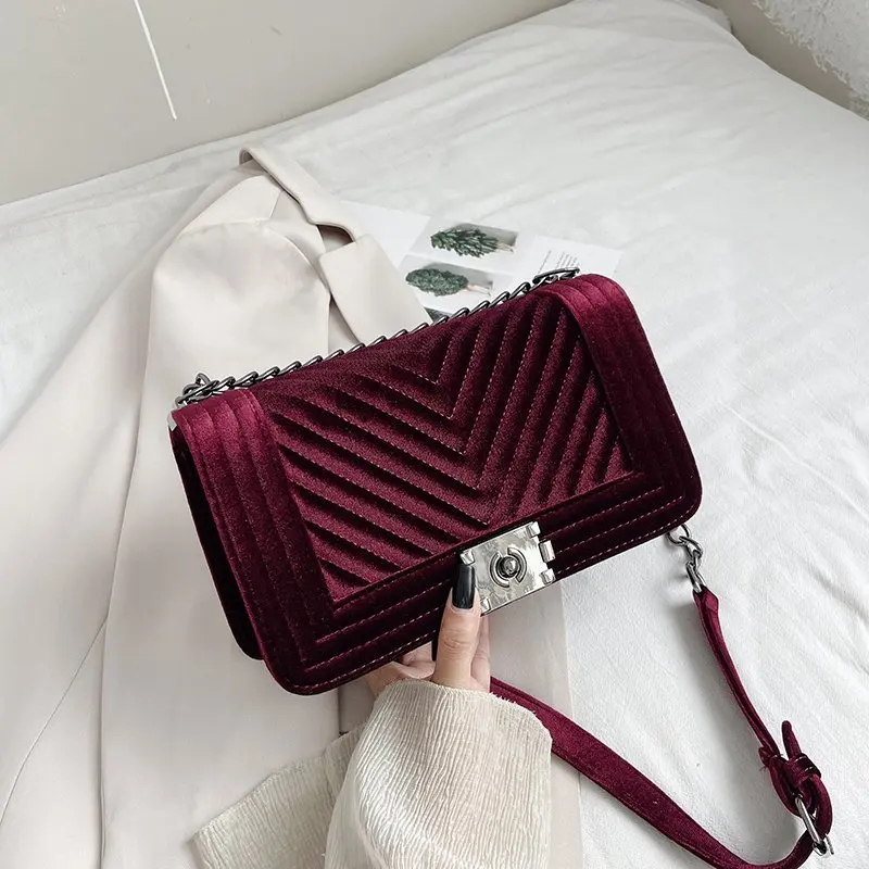 Women's bag 2020 new Korean trend fashion diamond chain small square bag silk luxury shoulder bag
Women's bag 2020 new Korean trend fashion diamond chain small square bag silk luxury shoulder bag