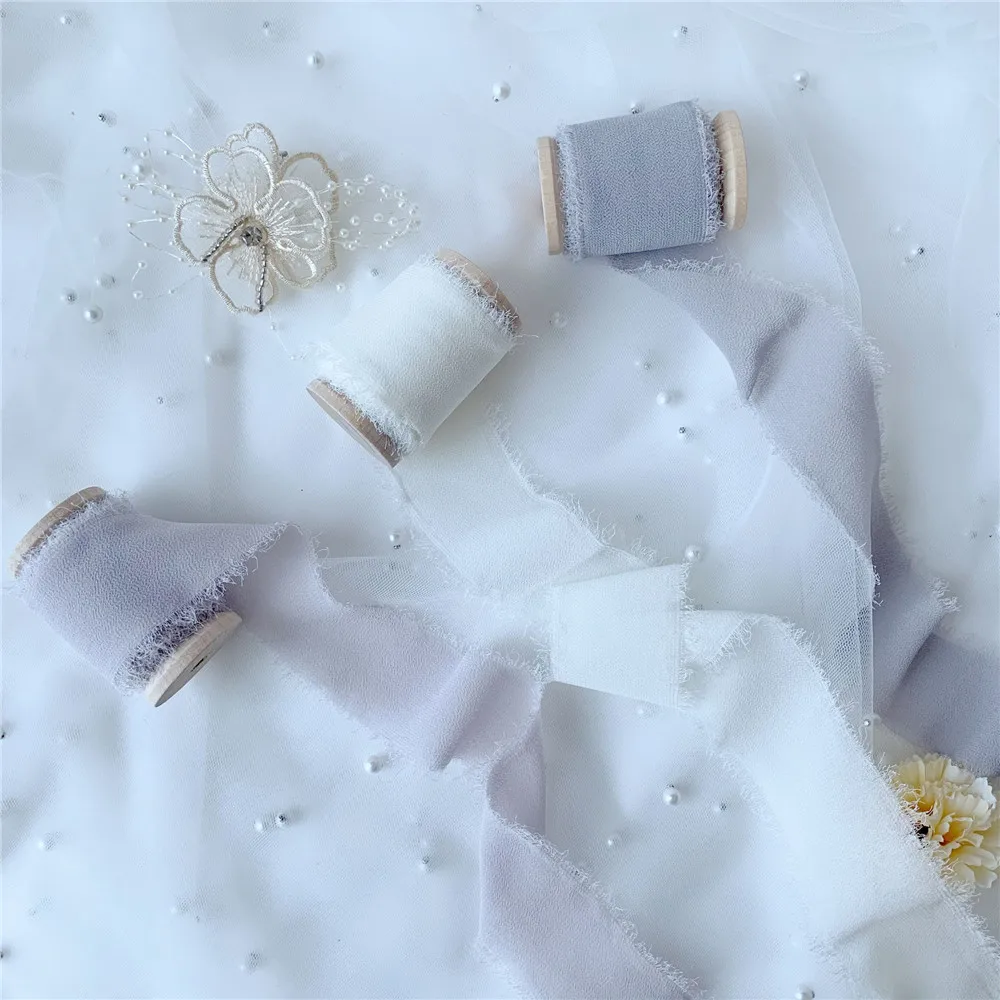 3rolls/set roll ins style Handmade Chiffon Frayed Edged Silk ribbon wedding bouquet streamers photography styling, gift wrapping
3rolls/set roll ins style Handmade Chiffon Frayed Edged Silk ribbon wedding bouquet streamers photography styling, gift wrapping