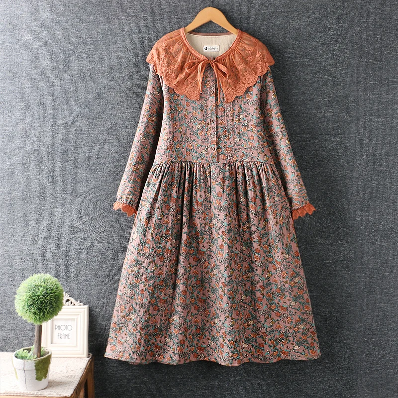 2021 Mori Girl Lace Ruffle Collar Floral Print Long Sleeve Dress Loose Literature Cotton Women Midi Dress
2021 Mori Girl Lace Ruffle Collar Floral Print Long Sleeve Dress Loose Literature Cotton Women Midi Dress