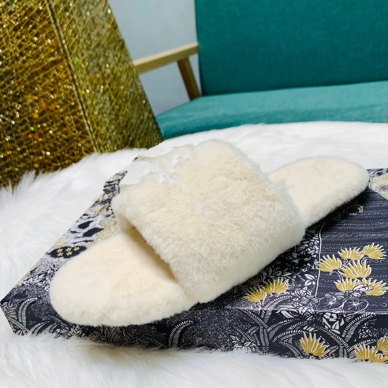 High-quality Light Luxury 2021 Summer Fashion New Casual Comfortable Fashion Trend All-match Classic Slippers
High-quality Light Luxury 2021 Summer Fashion New Casual Comfortable Fashion Trend All-match Classic Slippers