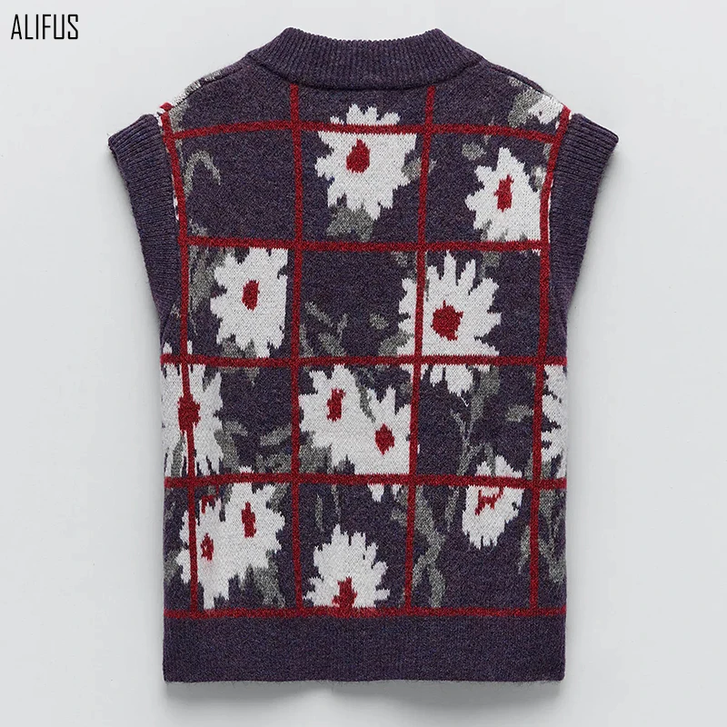 2020 European and American autumn and winter new temperament all-match flower printing V-neck knitted vest vest women
2020 European and American autumn and winter new temperament all-match flower printing V-neck knitted vest vest women