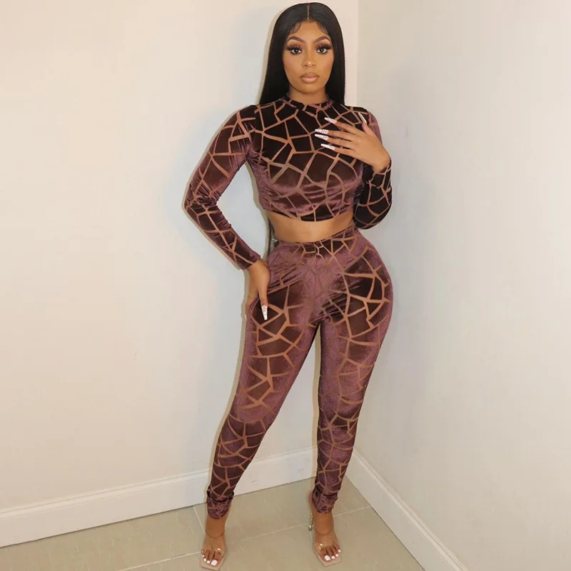 Casual fashion suit printed tight-fitting long-sleeved cropped round neck top and high-waisted trousers two-piece female
Casual fashion suit printed tight-fitting long-sleeved cropped round neck top and high-waisted trousers two-piece female