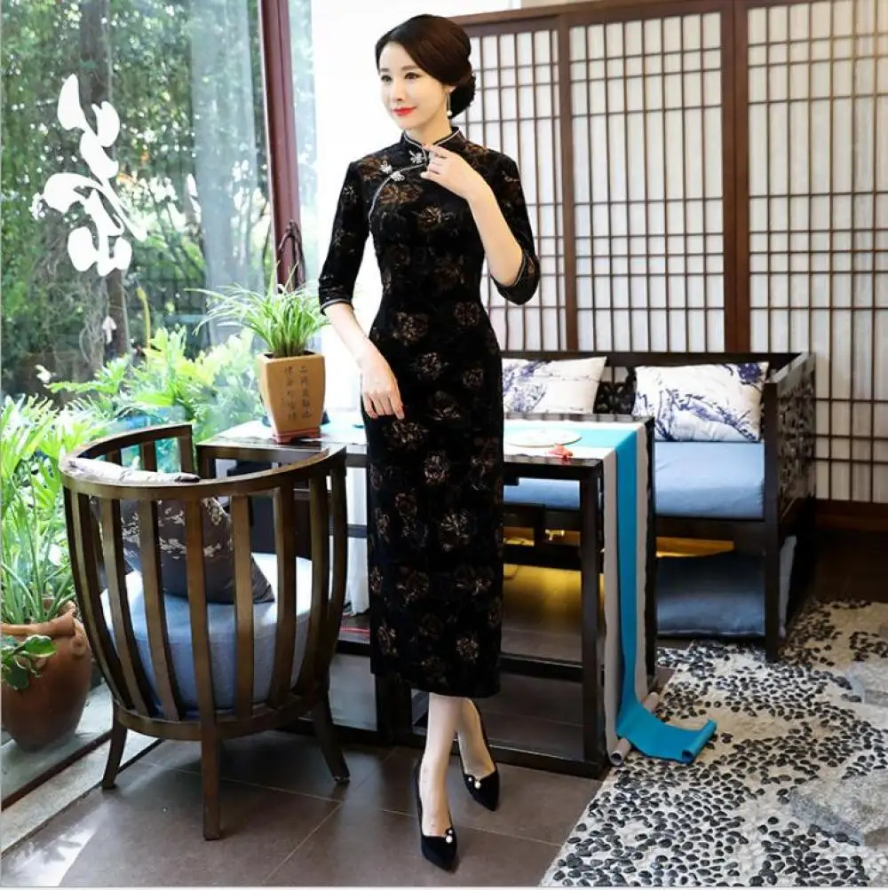 Ladies Slim Fit Velvet Cheongsam Traditional Chinese Style Retro Printing Stitching High Split Hem Temperament Qipao
Ladies Slim Fit Velvet Cheongsam Traditional Chinese Style Retro Printing Stitching High Split Hem Temperament Qipao