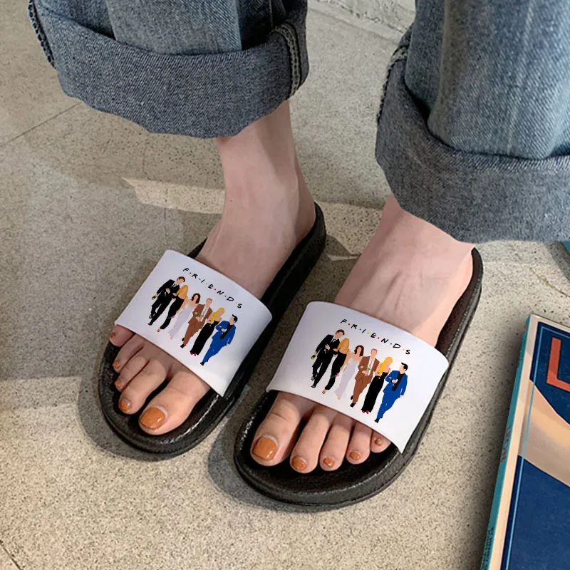 2021 Women slippers friends TV show Pattern Soft Sole Flip Flops Ladies Beach Flat Slides Home Anti-slip Slippers Plus Size 41
2021 Women slippers friends TV show Pattern Soft Sole Flip Flops Ladies Beach Flat Slides Home Anti-slip Slippers Plus Size 41