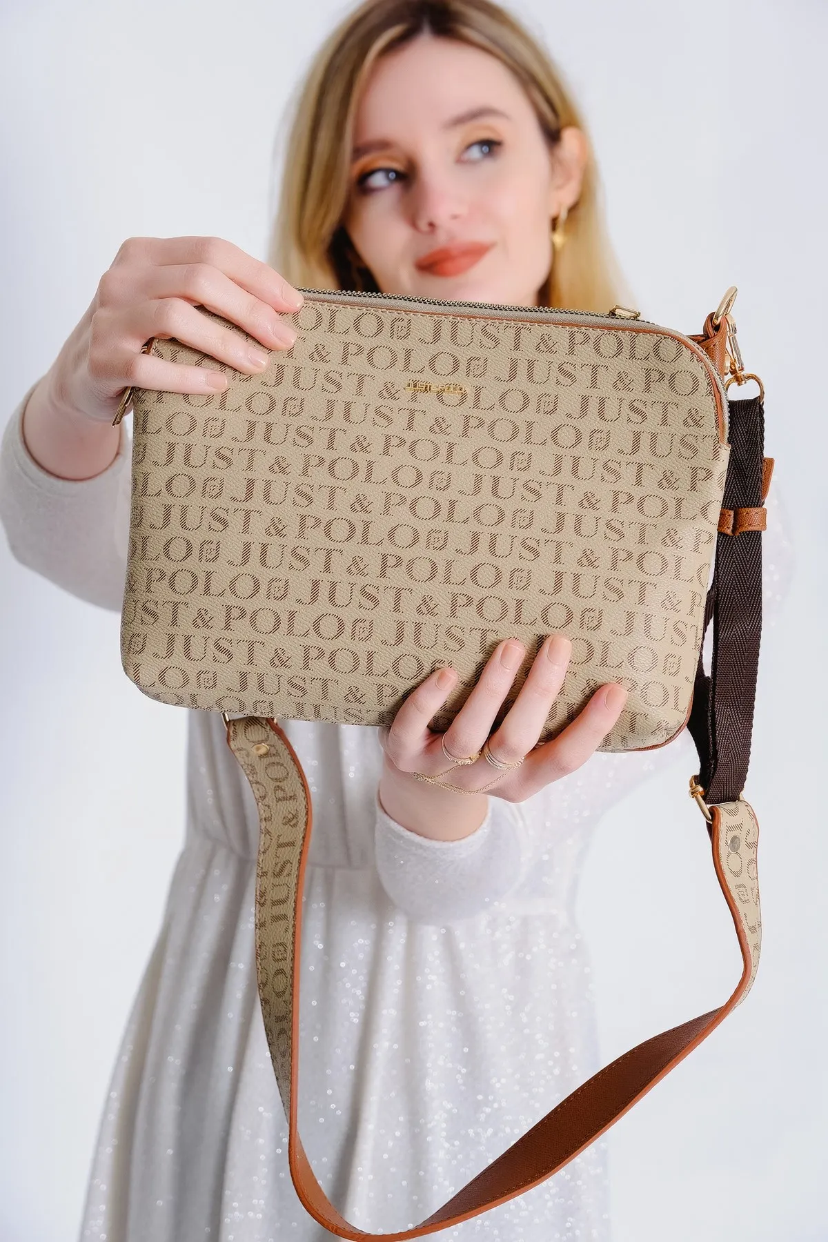 Women's Mink-Taba Print Pattern 3 Compartments Cross Shoulder Bag Jpt2044
Women's Mink-Taba Print Pattern 3 Compartments Cross Shoulder Bag Jpt2044