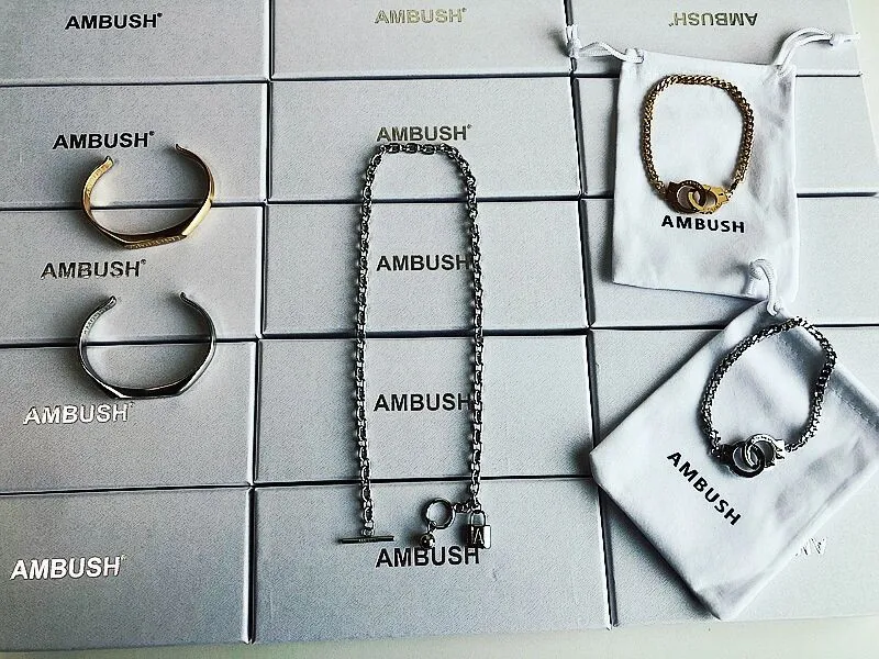 53cm Titanium Alloy Solid Ambush Key Lock Necklace Men Women Top Version With Original Gift Box And Cloth Bag Accessories
53cm Titanium Alloy Solid Ambush Key Lock Necklace Men Women Top Version With Original Gift Box And Cloth Bag Accessories