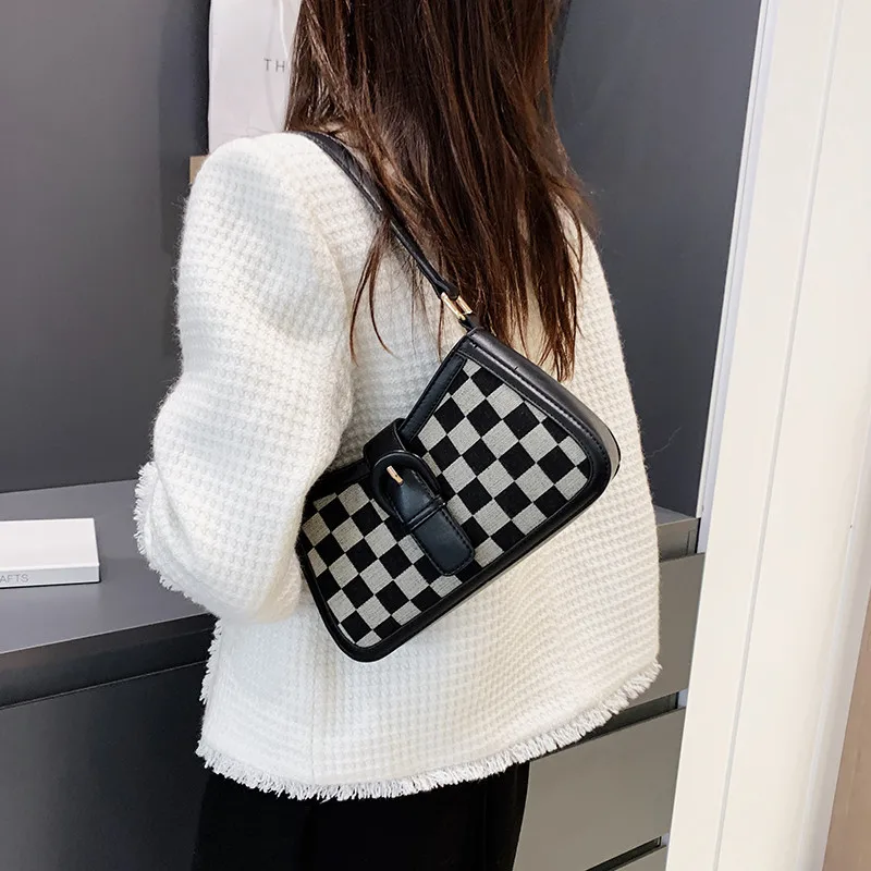 CGCBAG Retro Checkerboard Women Shoulder Bag Fashion 2022 Crossbody Bags Female High Quality Leather Underarm Bag Casual Handbag
CGCBAG Retro Checkerboard Women Shoulder Bag Fashion 2022 Crossbody Bags Female High Quality Leather Underarm Bag Casual Handbag