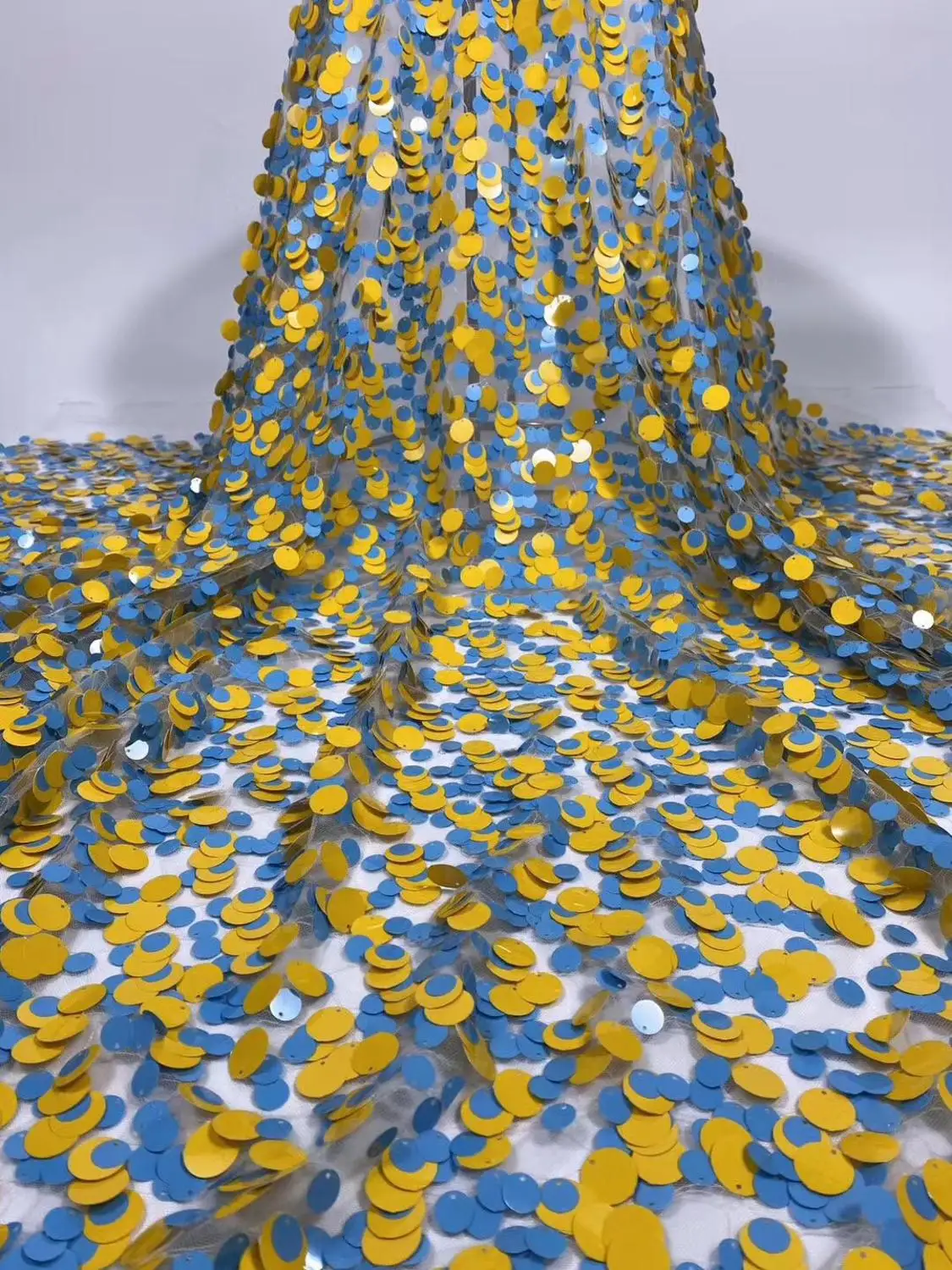 (5yards/pc) beautiful double sizes sequins net lace fashion African French lace fabric newest design for party dress FZZ898
(5yards/pc) beautiful double sizes sequins net lace fashion African French lace fabric newest design for party dress FZZ898