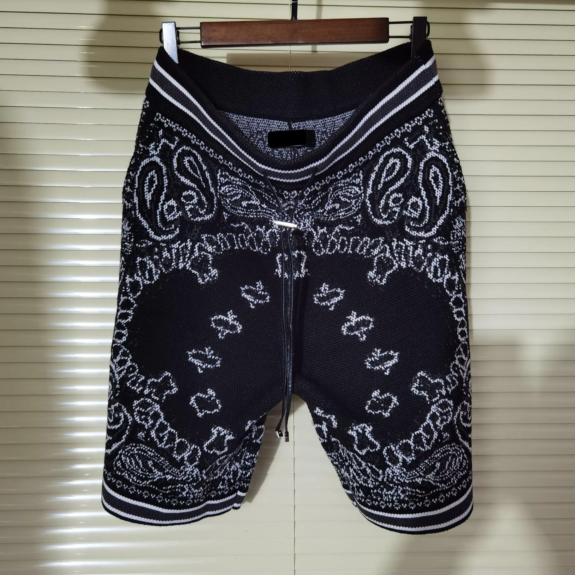 INS Black Cashew Flower Jacquard Knit Shorts Men and Women Casual Medium Pants High Street Fashion
INS Black Cashew Flower Jacquard Knit Shorts Men and Women Casual Medium Pants High Street Fashion