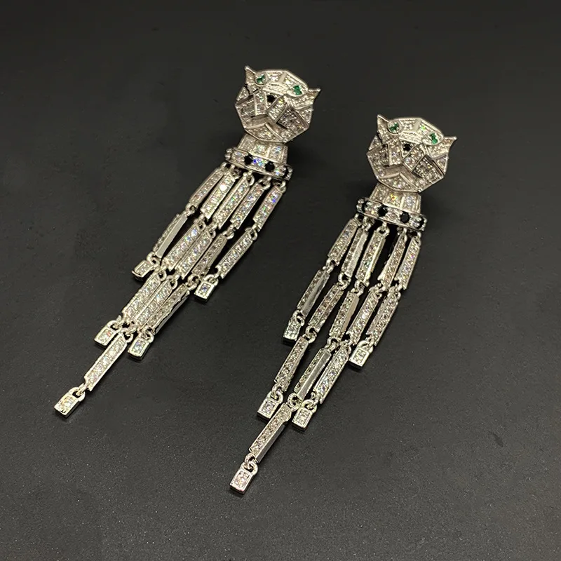 European and American luxury full diamond green eyes leopard head earrings chain tassel long earrings personality wild advanced
European and American luxury full diamond green eyes leopard head earrings chain tassel long earrings personality wild advanced