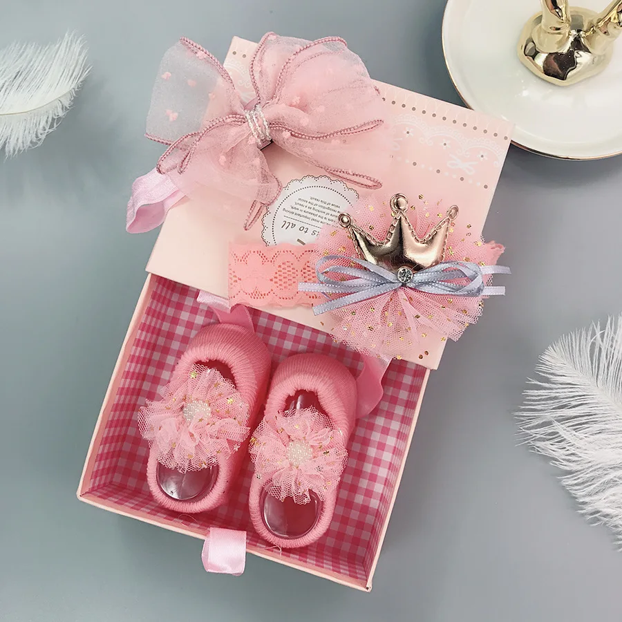 Infant Newborn Baby Girls 3Pcs/Set Slipper Socks Headband Gift Box Foot Socks Lace Crown Hair Band Accessories Photo Props
Infant Newborn Baby Girls 3Pcs/Set Slipper Socks Headband Gift Box Foot Socks Lace Crown Hair Band Accessories Photo Props