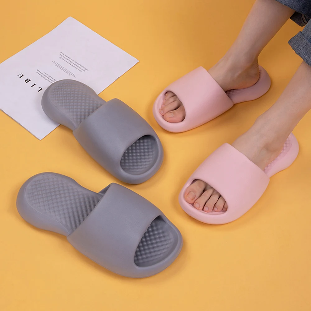 New summer color slippers for men and women, soft and comfortable outdoor sandals and slippers, light home shoes
New summer color slippers for men and women, soft and comfortable outdoor sandals and slippers, light home shoes
