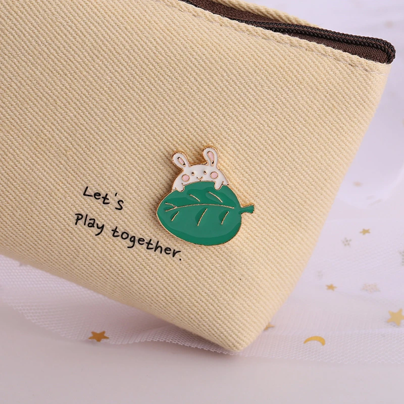 Funny Bunny Brooch Holding Leaves Cartoon Cute Plant Leaf Carrot Rabbit Brooch Lovely Gifts For Best Friend Badge Jewelry
Funny Bunny Brooch Holding Leaves Cartoon Cute Plant Leaf Carrot Rabbit Brooch Lovely Gifts For Best Friend Badge Jewelry