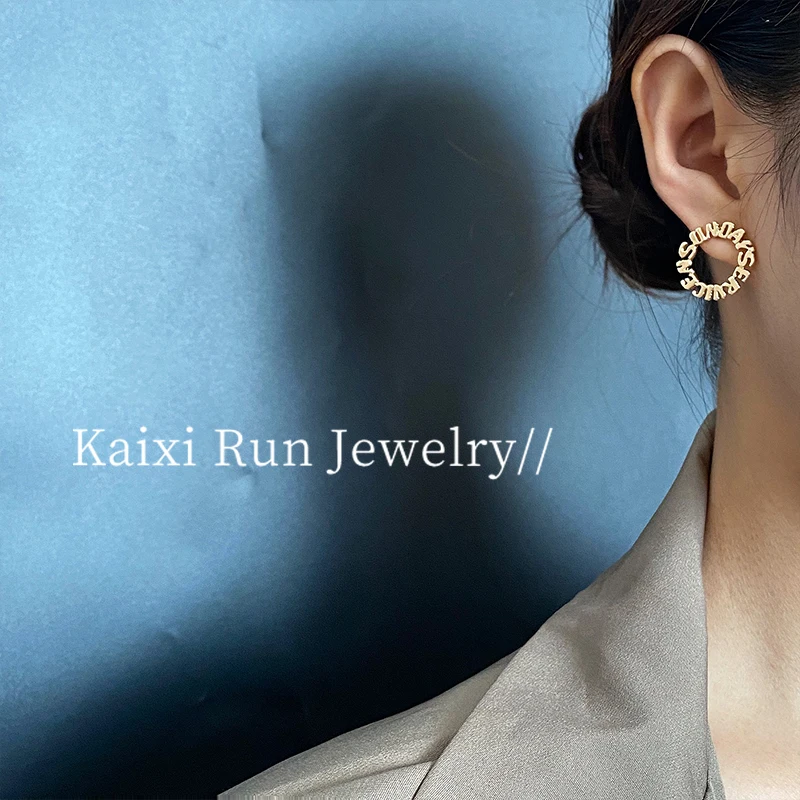 KXR 2021 New Fashion Metal Letter circle earrings women fashion niche design sense earrings simple studs
KXR 2021 New Fashion Metal Letter circle earrings women fashion niche design sense earrings simple studs