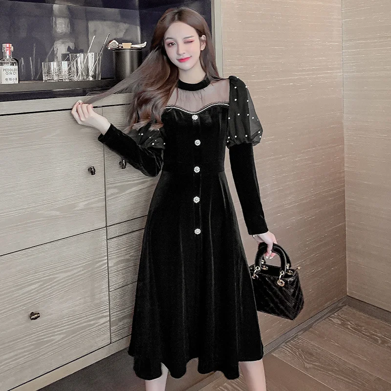 Осень-зима 2021 Новинка французское бархатное платье средней длины с рукавами-пузырьками маленькая черная юбка
Осень-зима 2021 Новинка французское бархатное платье средней длины с рукавами-пузырьками маленькая черная юбка