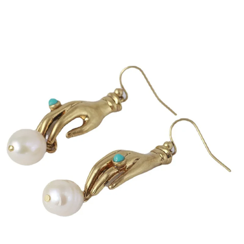 European and American jewelry wholesale retro fun old palm inlaid with freshwater pearl earrings
European and American jewelry wholesale retro fun old palm inlaid with freshwater pearl earrings