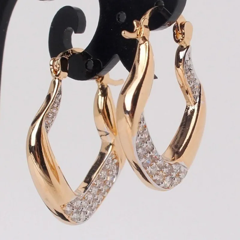 Trendy V Shape Hoop Earrings for Women Gold/Silver Color Shiny CZ Women Pageant Earrings Fashion Jewelry Wedding Accessories
Trendy V Shape Hoop Earrings for Women Gold/Silver Color Shiny CZ Women Pageant Earrings Fashion Jewelry Wedding Accessories